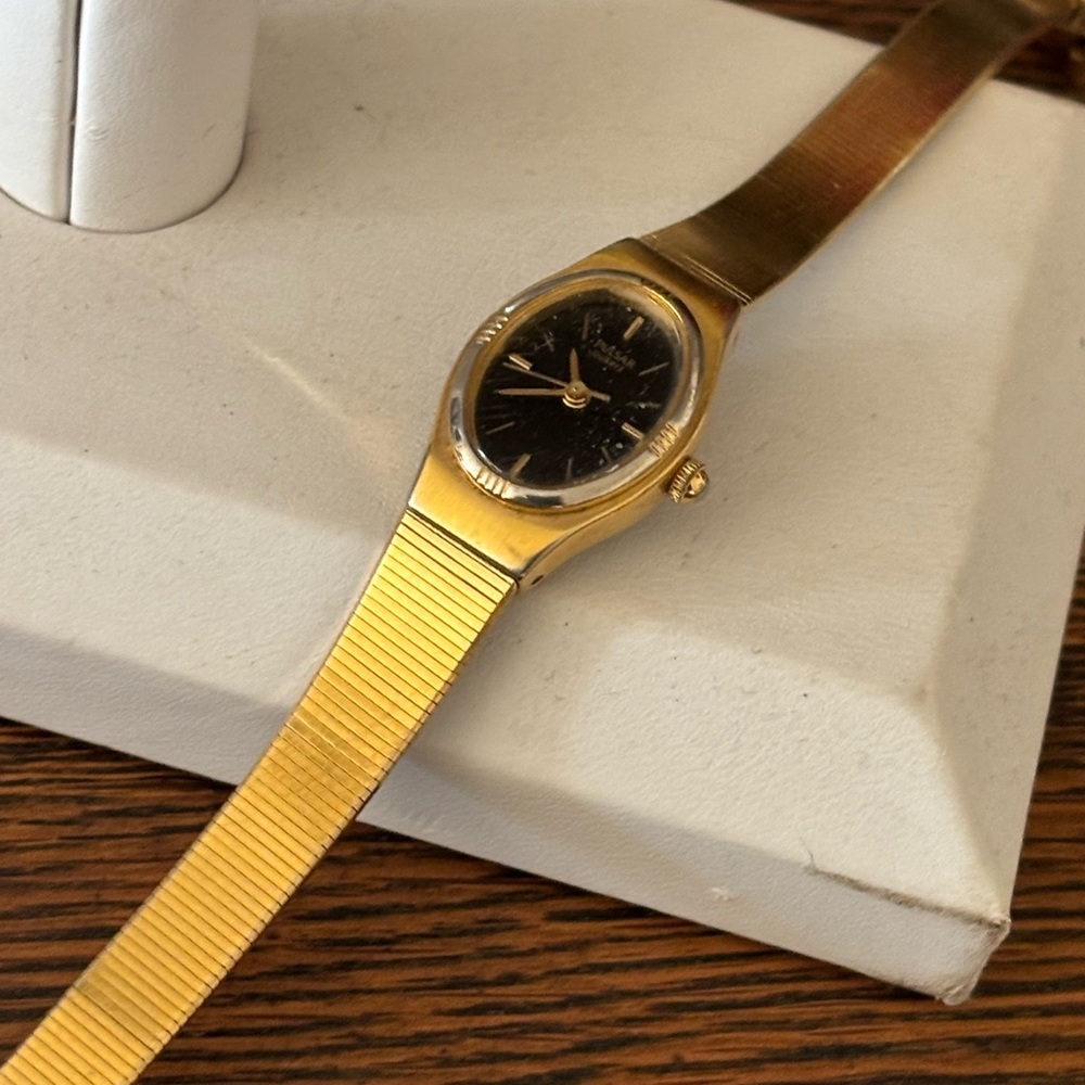 Ladies Gold Pulsar Watch